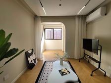 新上,南北通两房,电梯10楼,满五年,带车库,诚心出