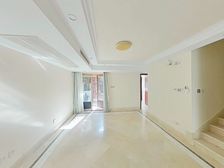 小联排不靠路1楼有花园,3楼有露台,有车位,价格还有空间