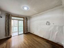 江月路地铁口周边配套齐全 南北通透 居家自住 保养好