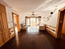 房东诚心出售,现浇房!中间楼层,有固定车位,户型好价格可谈