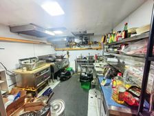 临街明火餐饮铺 另有20平外卖档口 快餐 面食 小吃 不限!