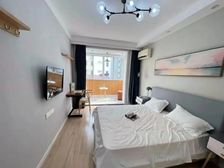 新出笋盘,低于市场价80W!动迁直选,一梯三户,可拎包入住。