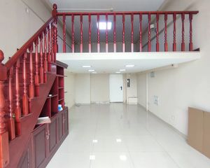 嘉悦广场 西红门地铁口 52平 出售88万 朝东 户型方正