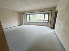 新上第三大街 近地铁 南北通透 出行方便 商品住宅 次新房