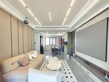 近新城地铁站 电梯四房两卫 装修保养好 可拎包入住 价格可谈