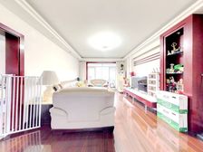 南北通复试带露台 还精装修 中心位置 有车位