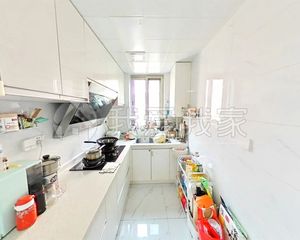 14号地铁口200米+中间楼层两室精装修+采光通风好