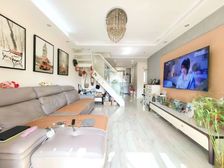 房东诚意出售,顶楼复式,买一层带一层,精装全送,加装电梯已定