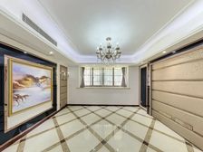 新出笋盘 带产权车位 人车分流 版式三开间朝南 房东已买急售