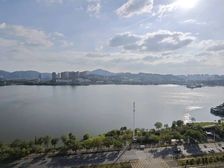 磁湖北岸,一线面湖。120平40万豪装3米宽观景大阳台