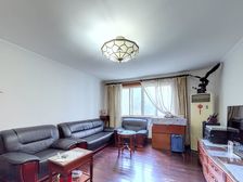 此房为小高层带电梯,东南户型,可拎包入住,业主诚意