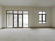 海尔绿城全运村玺园 三面环山 坐北朝南 院子