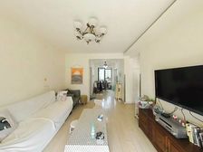 绿地康桥新苑 2室2厅1卫 精装修 360万元