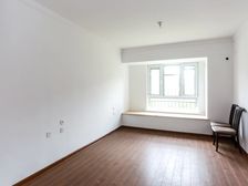 高铁 阳澄湖大平层 南北通透 环境优美 一线湖景房