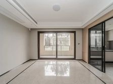 精装 叠加别墅 上下两层 房东外地去了 着急卖 可以大刀