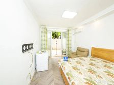 紧邻环球港 交通便利 小区中位置 环境好 南北通 满五年