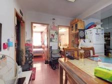 淞南九村一楼带双天井 实用面积大