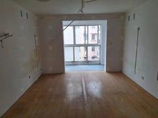 电梯两房。中区。南北通透。别墅小区。09年次新,小周 代理