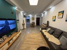 西郊半岛 大两居 房东自住装修 房子满五税费少 可拎包入住