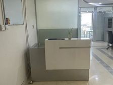 西环广场257平遗留精装修正对电梯间