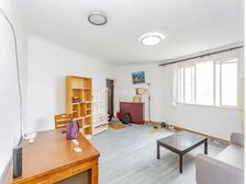 双实验可用,稳定租约3800元每月,经典大三房,有车位,诚售