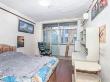 朝南一室户,满五年,轻轨房,交通便利,电梯中间楼层,有钥匙