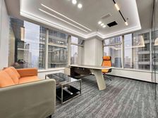 解放碑空调自控 正对电梯口 双面采光 办公家具齐全 轻轨站旁