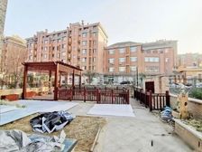 原山九号旅游路旁联排别墅 东边户带南北院子和东侧院