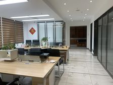 黄旗山下地铁口,万科中天大厦豪装办公室,5+1格局拎包可办公