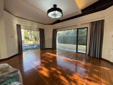 湖畔佳苑独栋 东临大河 占地830平南花园 南北户型很方正