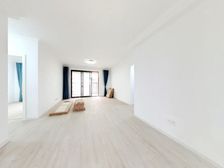 绿地都会雅苑 东区中楼层 一梯一户 四开间朝南 含车位