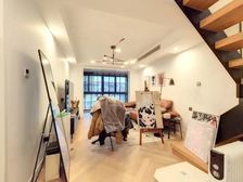 顶楼复式 4房 带露台精装修拎包入住