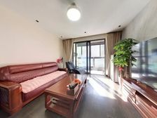 一梯两户,小区中心位置,居家装修,采光充足,南北通透