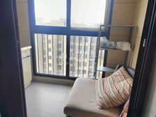 主卧朝南,小区中心位置,得房率高,繁华地段