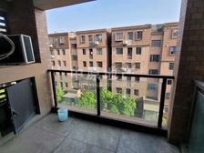 主卧朝南,一梯两户,交通便利,房型正气,中式风格