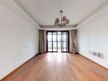 徐汇万体馆旁边 南北通四房 带产权车位 小区中心位置 有钥匙