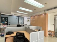 华凯广场旁丰硕广场,精装小面积写字楼,南向保养新,拎包即办公