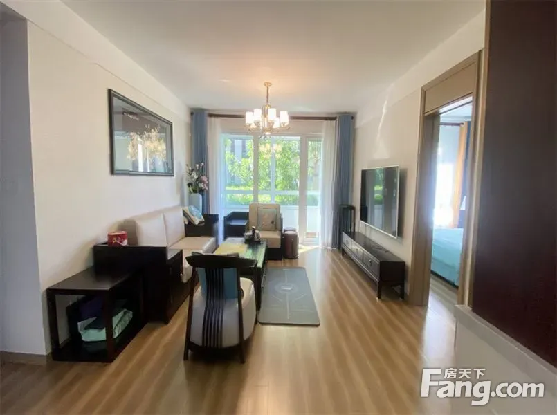 精装样板间出租 全屋实木家具 陪读一路之隔 看房方便有钥匙