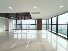 地铁口,星际中心300平,精装阳面!双面落地窗,欢迎来看