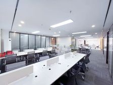 特价!国贸中心旁国际全新精装写字楼,转角位设备齐全,拎包可用