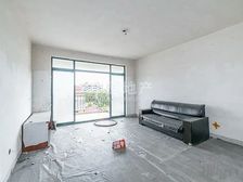 紧邻地铁18号线,地段优,配套齐全,业主委托出售,新增真实房