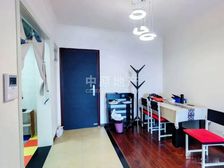 两房朝南,一梯两户,小区中心位置,采光充足,精装修