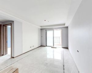 迎泽大街地铁口次新房精装现房落地窗采光好随时看