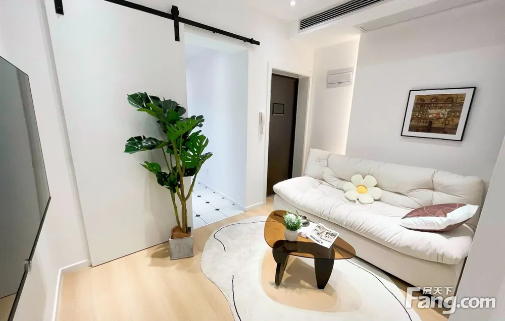 （业主因资金周转急售）电梯房 赠送全屋精装 拎包入住 可谈价