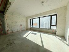 万科翡翠山语 4室2厅3卫 简单装修 320万元