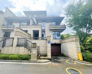 大唐地铁口 全房改建 阳光充足 498 万 实际面积600!