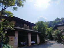 3号线山塘地铁站,300平大花园靠山别墅,南北朝向,地势高