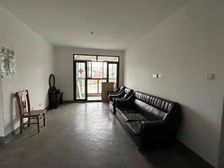 新城明月苑 中间楼层 毛坯三房 采光视野好 房型正气