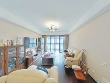 花园央座位置,前后无遮挡,有新风地暖,有固定车位,满五