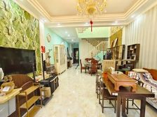 万科四季花城 精装别墅拥有6个套房 可以装电梯 价格可以谈